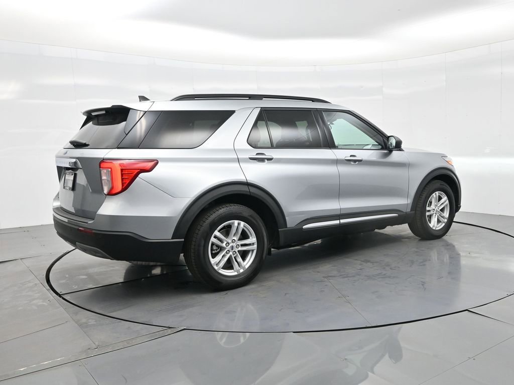 Used 2024 Ford Explorer XLT w/ Equipment Group 202A image 7
