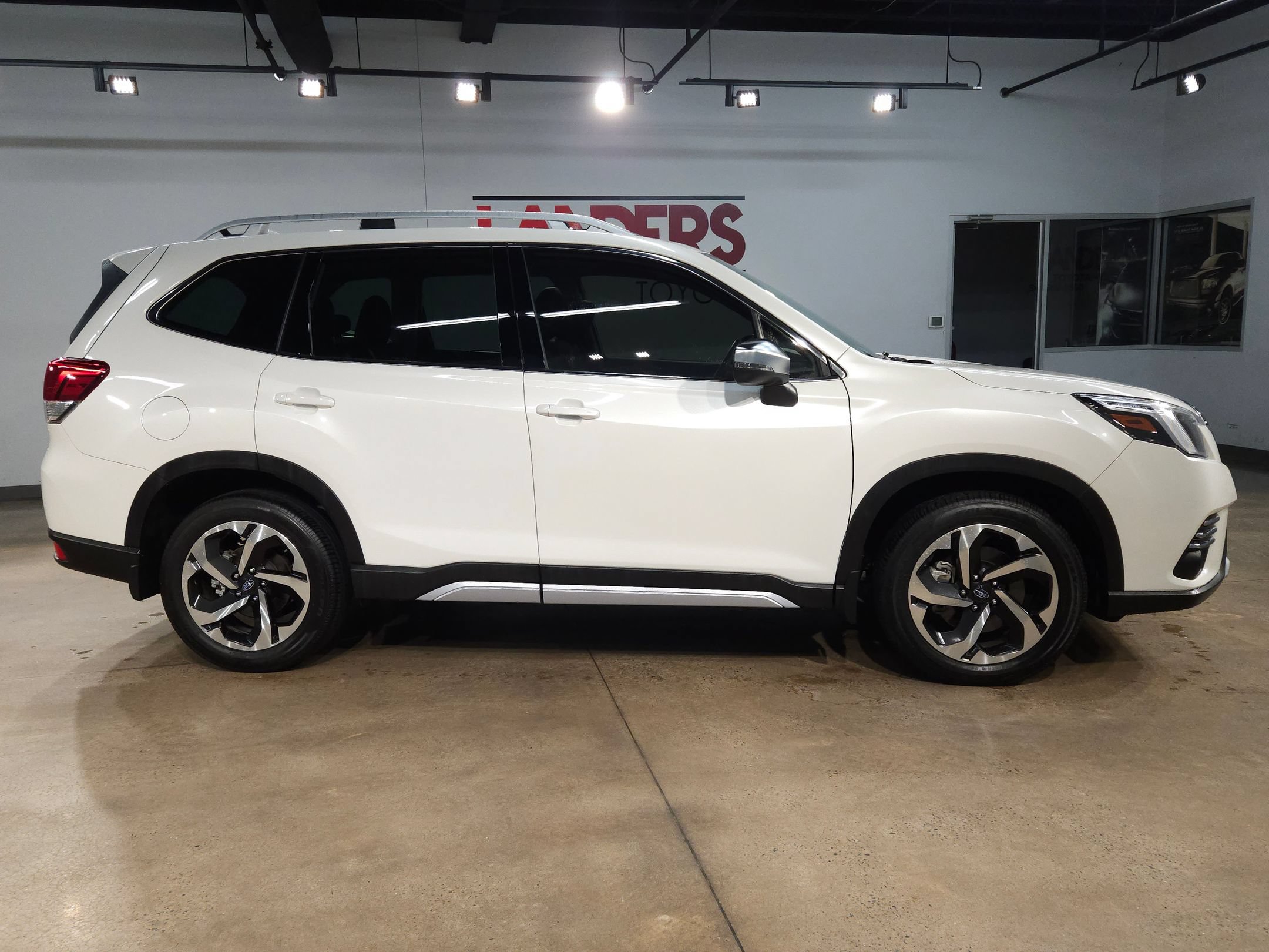 Used 2023 Subaru Forester Touring w/ Popular Package #2 AWD/4WD image 8
