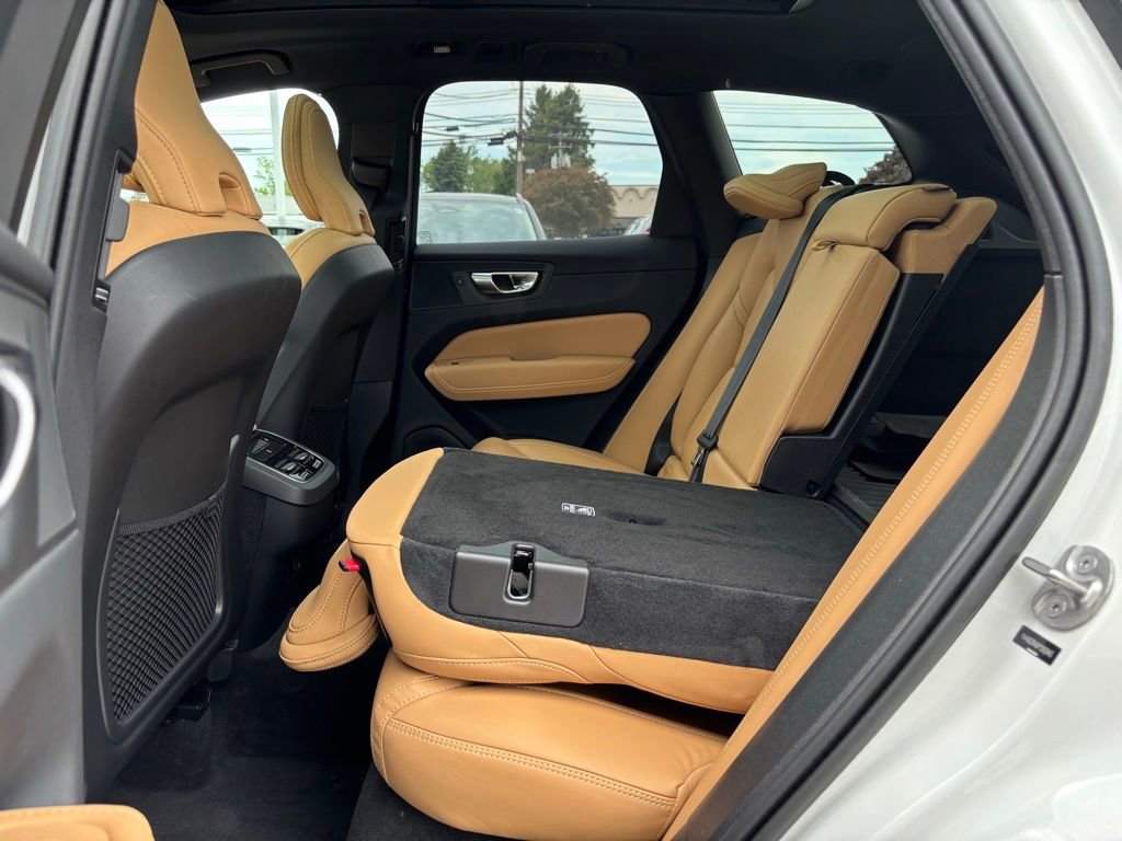 Used 2023 Volvo XC60 B6 Ultimate w/ Protection Package Premier AWD/4WD image 21