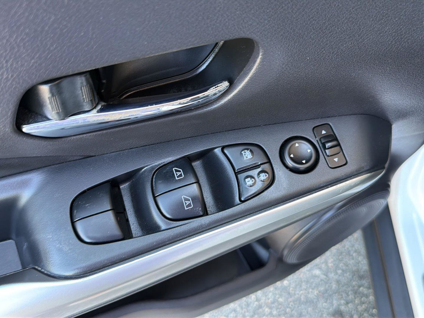 Used 2020 Nissan Kicks SR w/ SR Premium Package FWD image 31