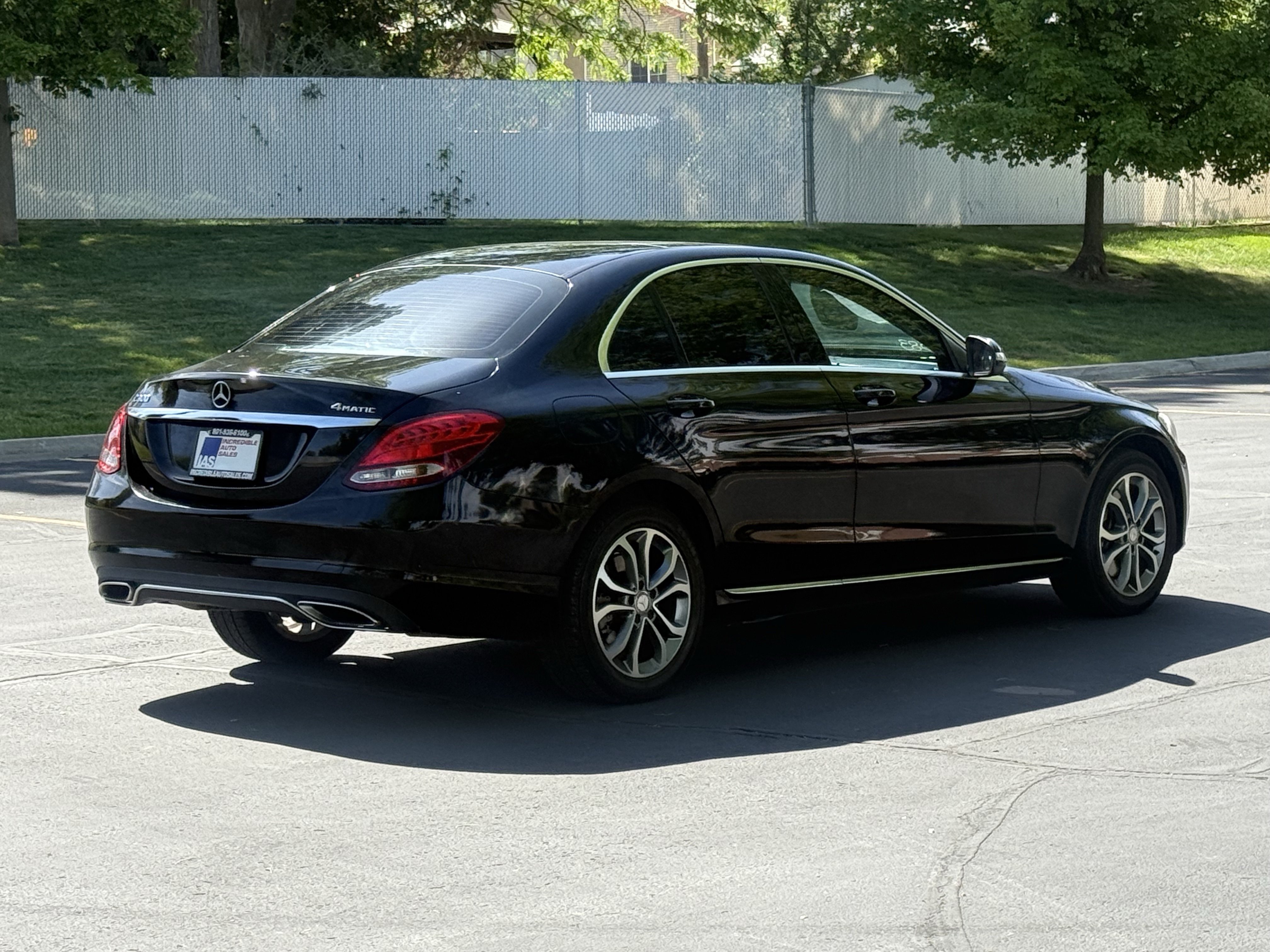 Used 2015 Mercedes-Benz C 300 4MATIC Sedan image 4