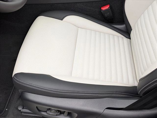 New 2026 Land Rover Discovery Sport Landmark image 4