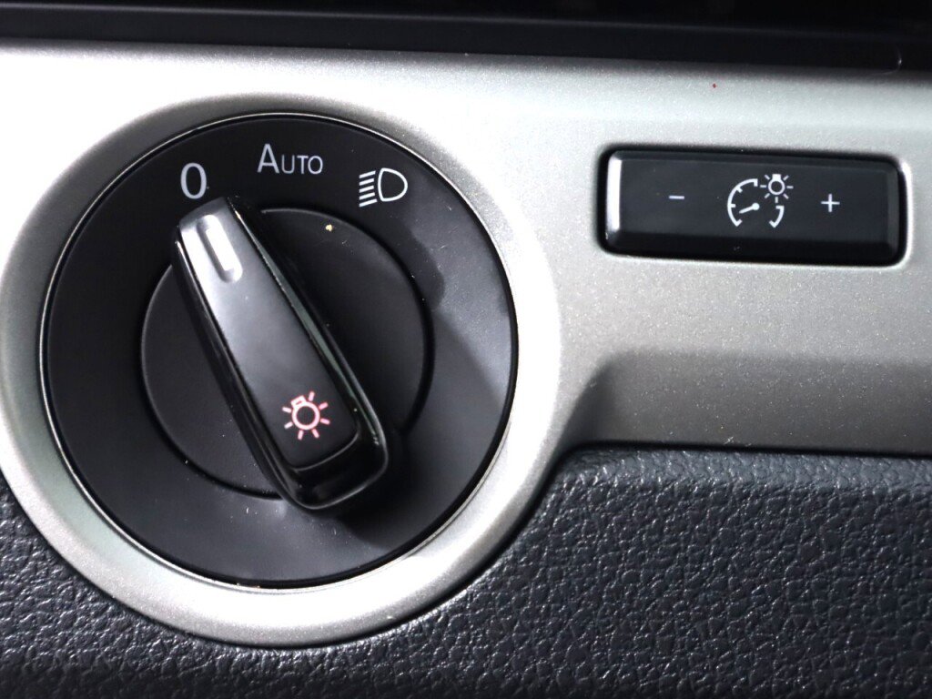 Used 2020 Volkswagen Passat 2.0T SE image 10