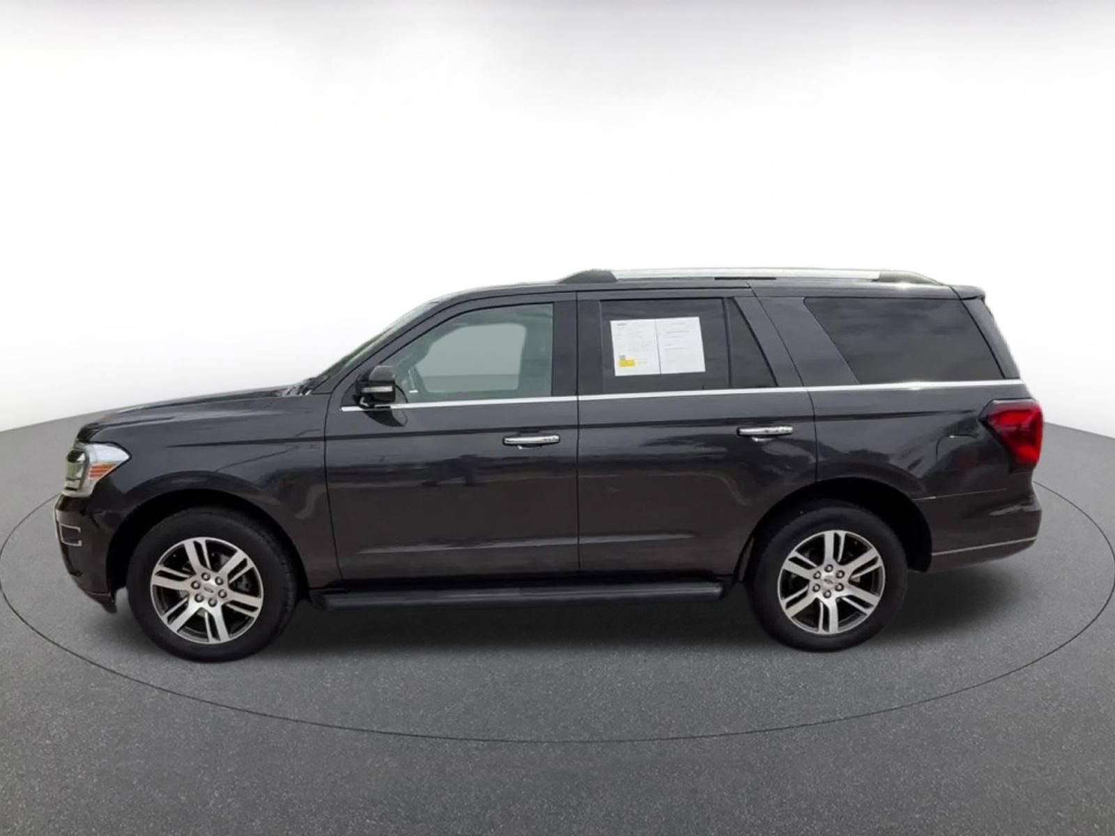 Used 2024 Ford Expedition Limited RWD image 9