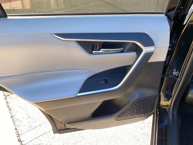 Used 2021 Toyota RAV4 XLE Premium FWD image 8