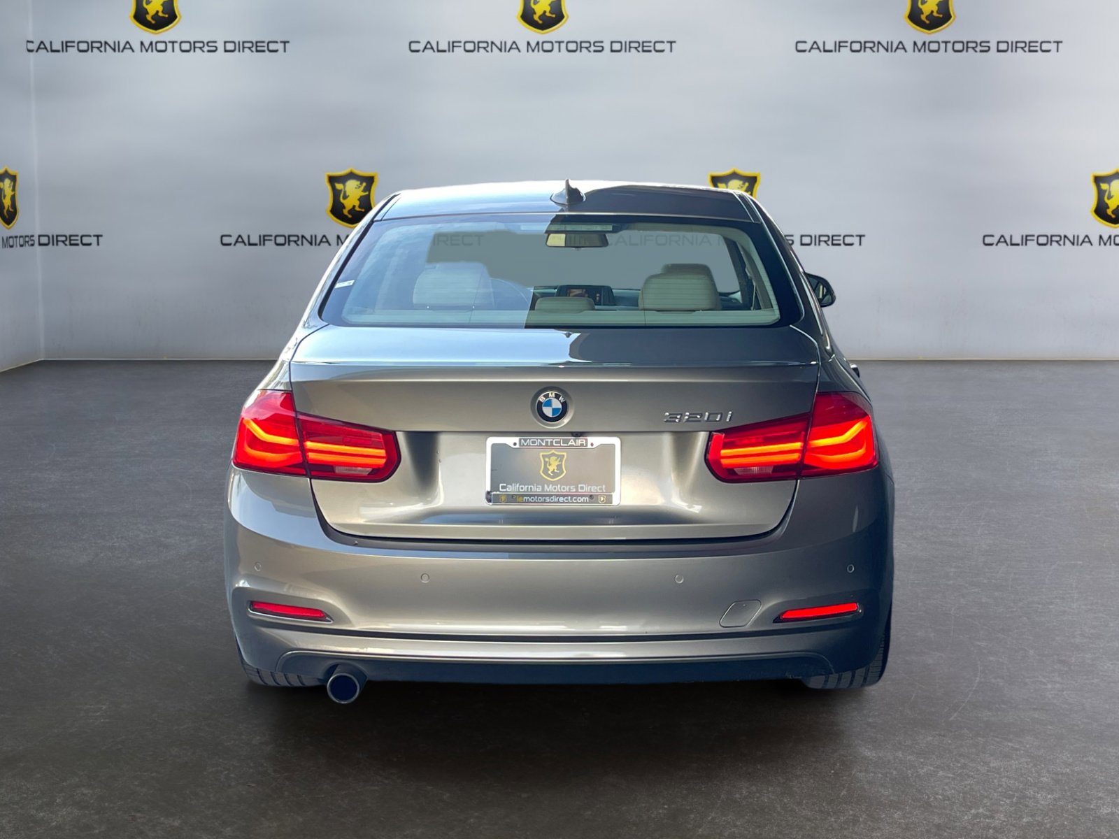 Used 2016 BMW 320i Sedan RWD image 4