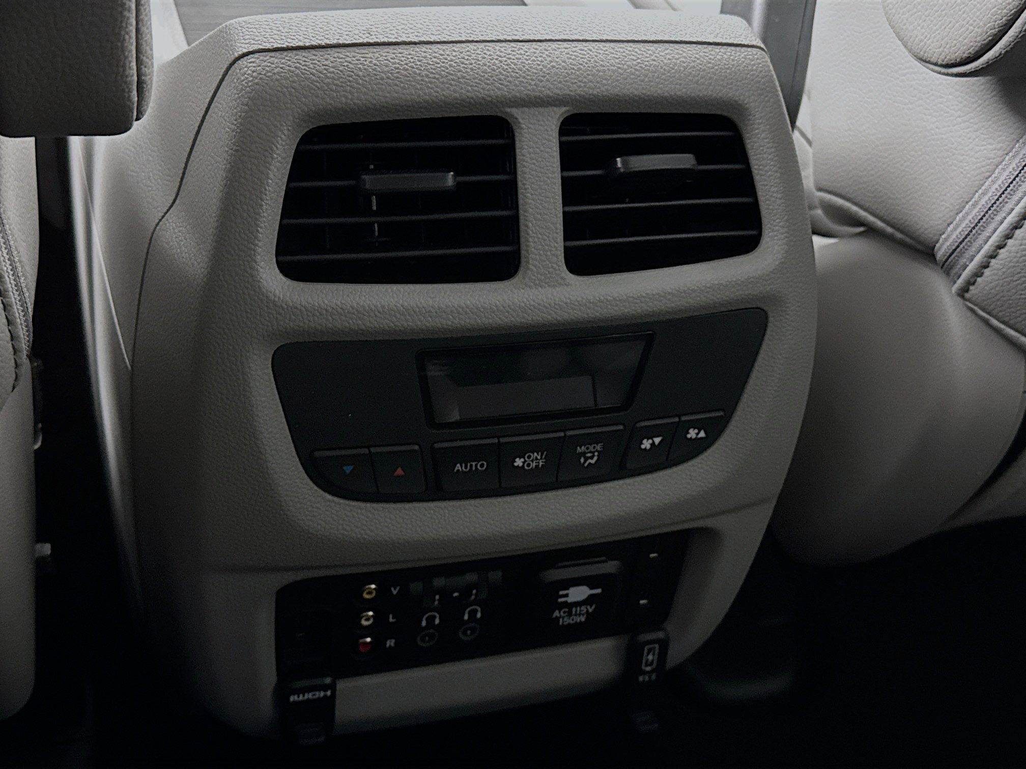Used 2016 Honda Pilot Touring image 27
