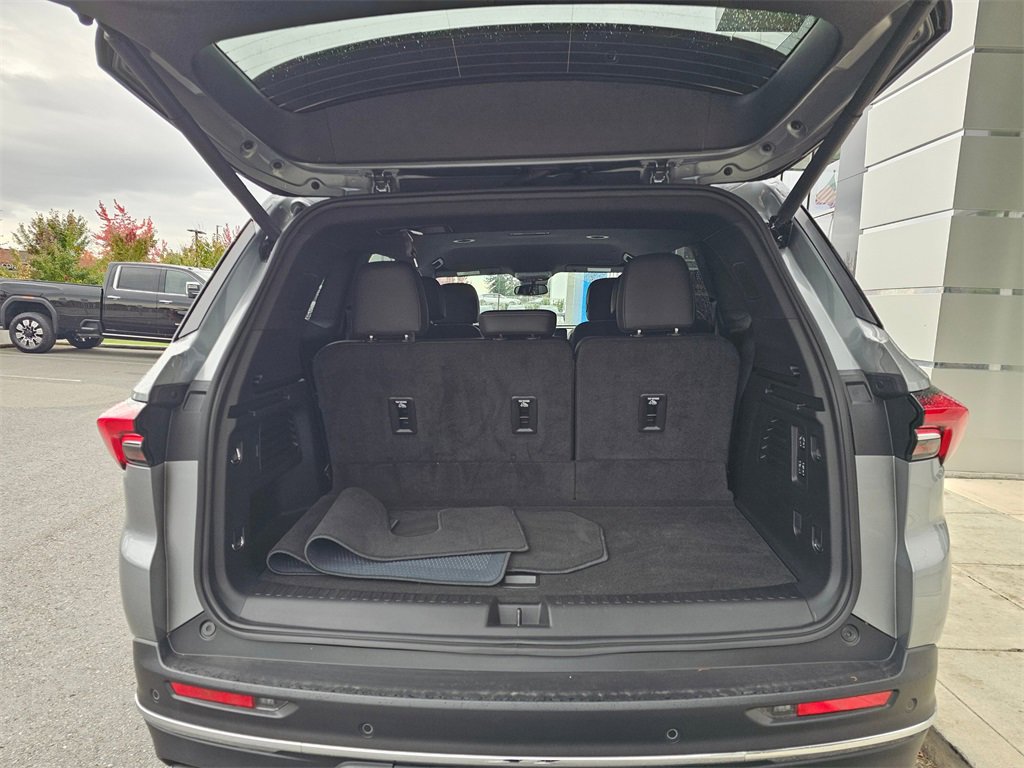 Used 2025 Buick Enclave Preferred w/ Power Package image 16