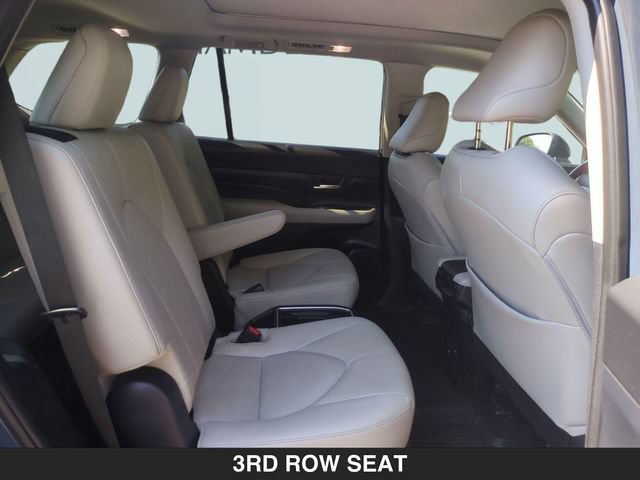Used 2024 Toyota Grand Highlander AWD image 32