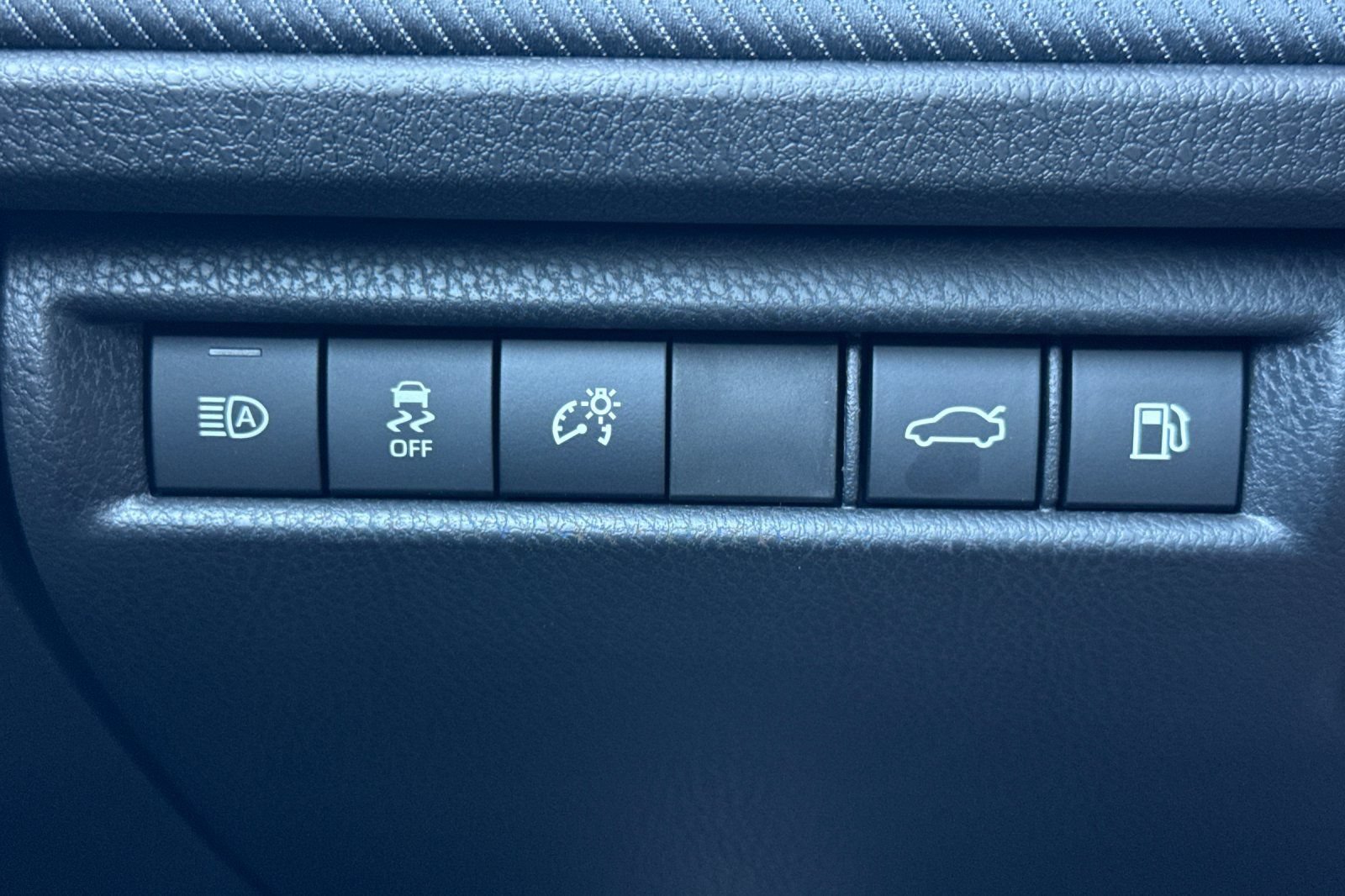New 2025 Toyota Camry SE w/ Convenience Package FWD image 29
