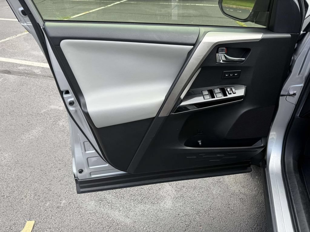 Used 2017 Toyota RAV4 Limited AWD/4WD image 12
