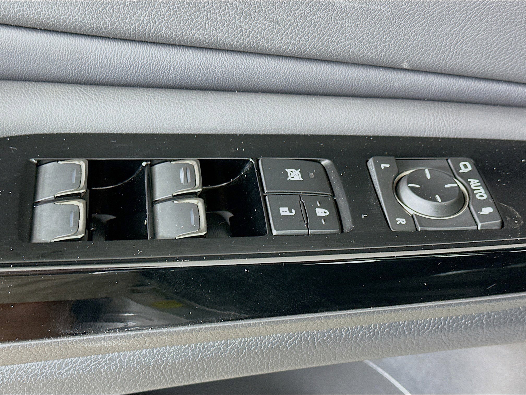 Used 2023 Lexus ES 350 F Sport w/ Accessory Package (Z2) image 15