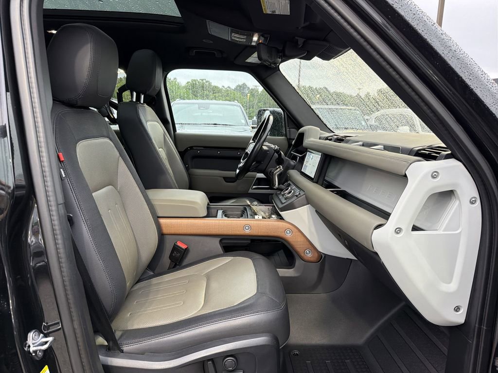 Used 2021 Land Rover Defender 110 X-Dynamic SE AWD/4WD image 15