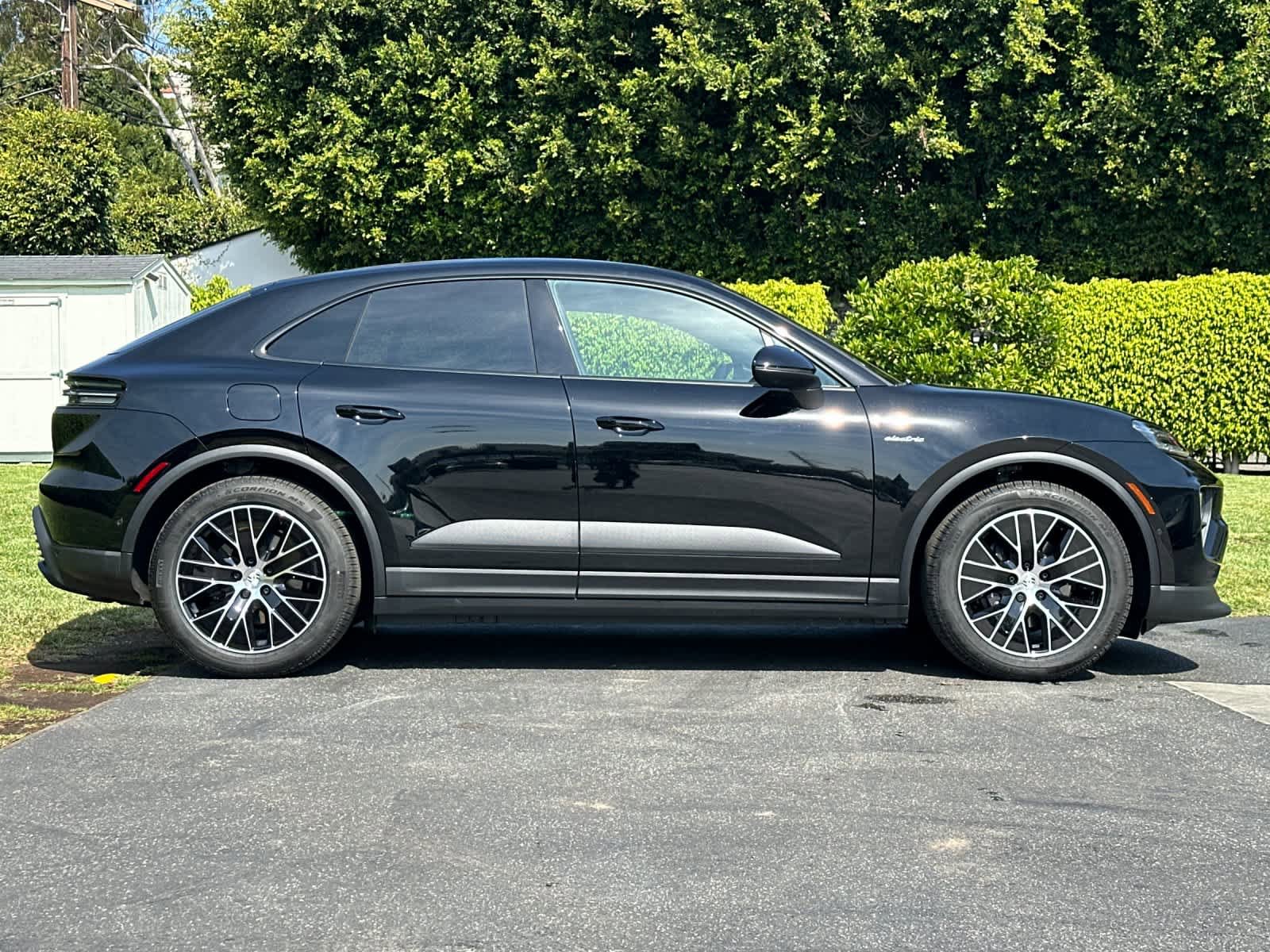 New 2026 Porsche Macan Electric RWD image 9