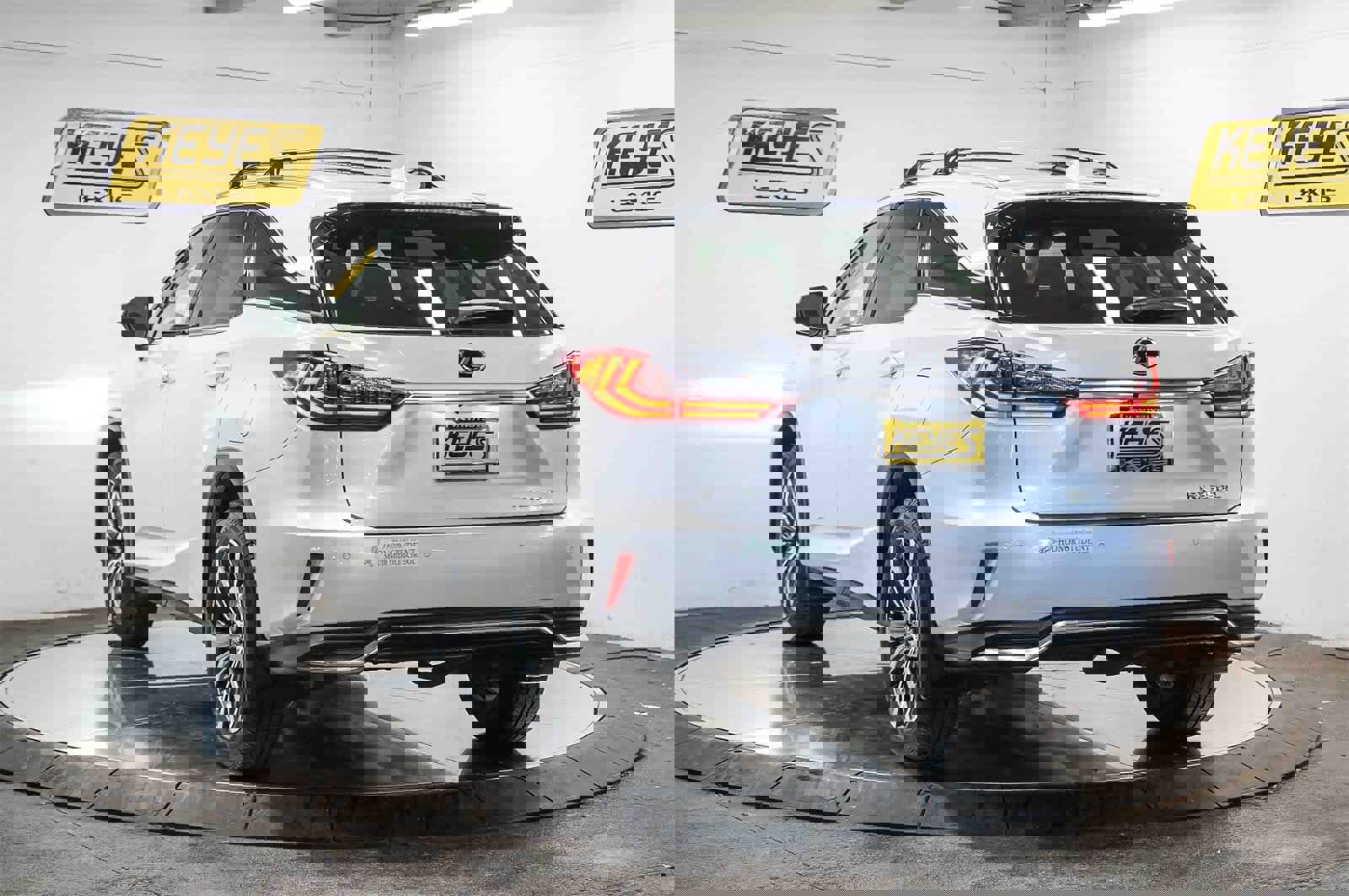 Used 2022 Lexus RX 350L FWD w/ Premium Package image 2