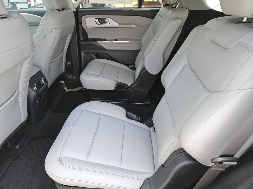 New 2026 Ford Explorer Active w/ Active Comfort Package RWD image 28
