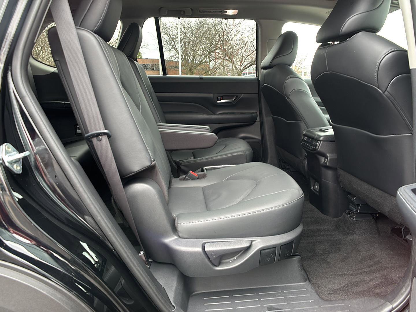 Used 2024 Toyota Grand Highlander AWD image 16