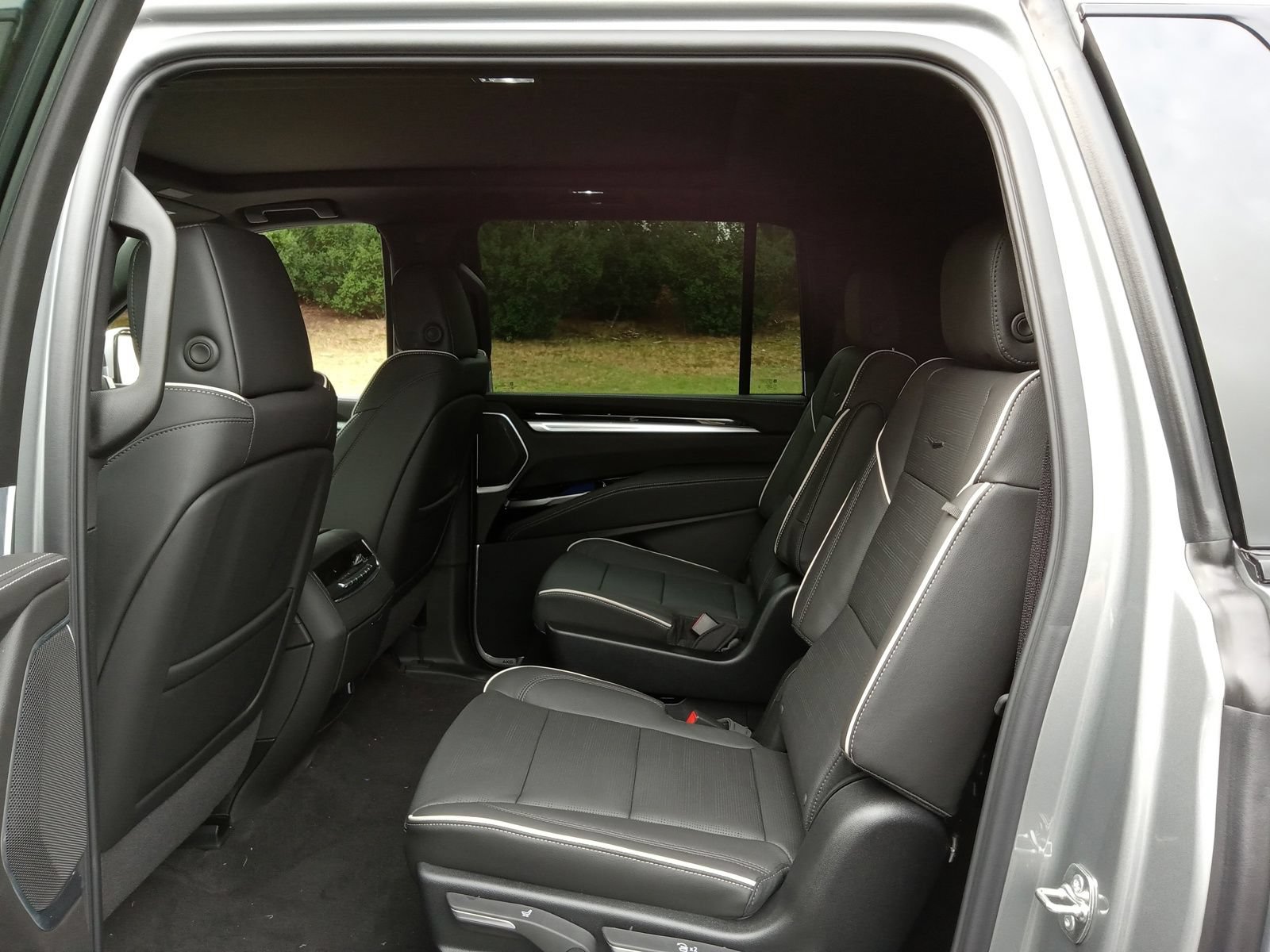 New 2026 Cadillac Escalade ESV Sport w/ Touring Package AWD/4WD image 26