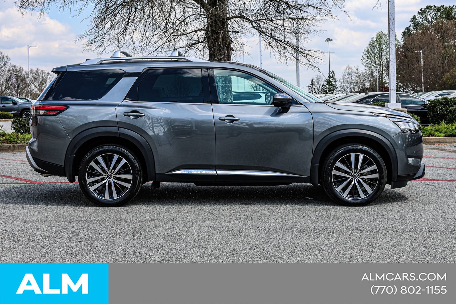 Used 2024 Nissan Pathfinder Platinum w/ Cargo Package AWD/4WD image 10