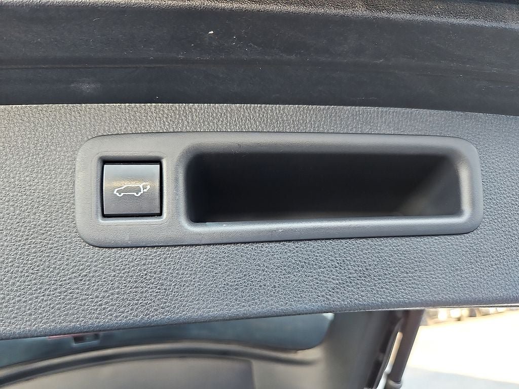 Used 2022 Toyota Highlander XLE FWD image 16