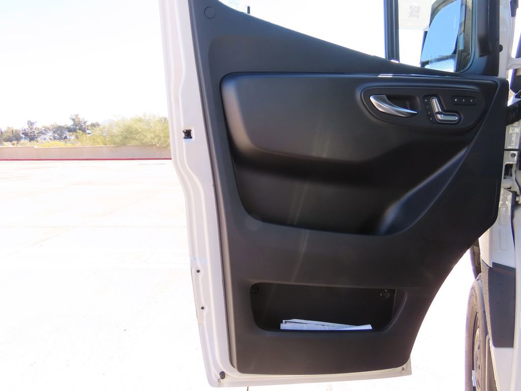 Used 2025 Mercedes-Benz Sprinter 2500 image 24