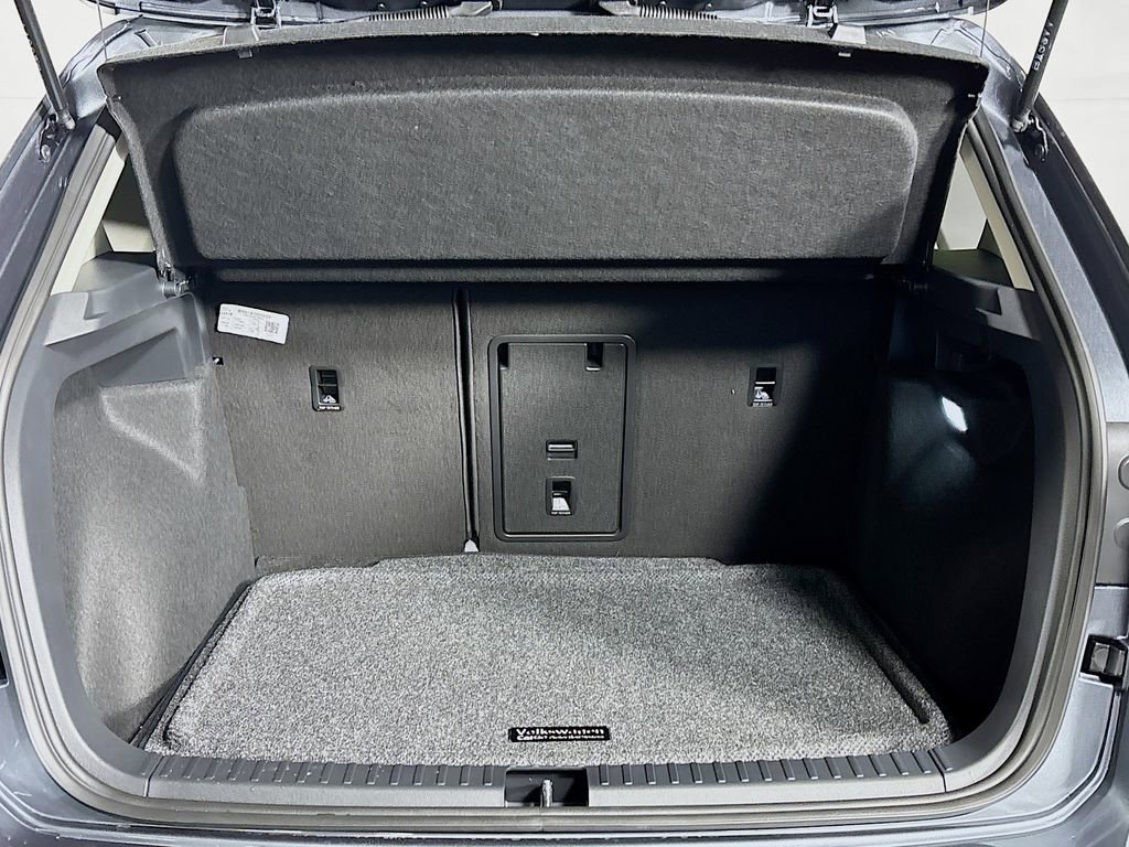 New 2025 Volkswagen Taos SE image 21
