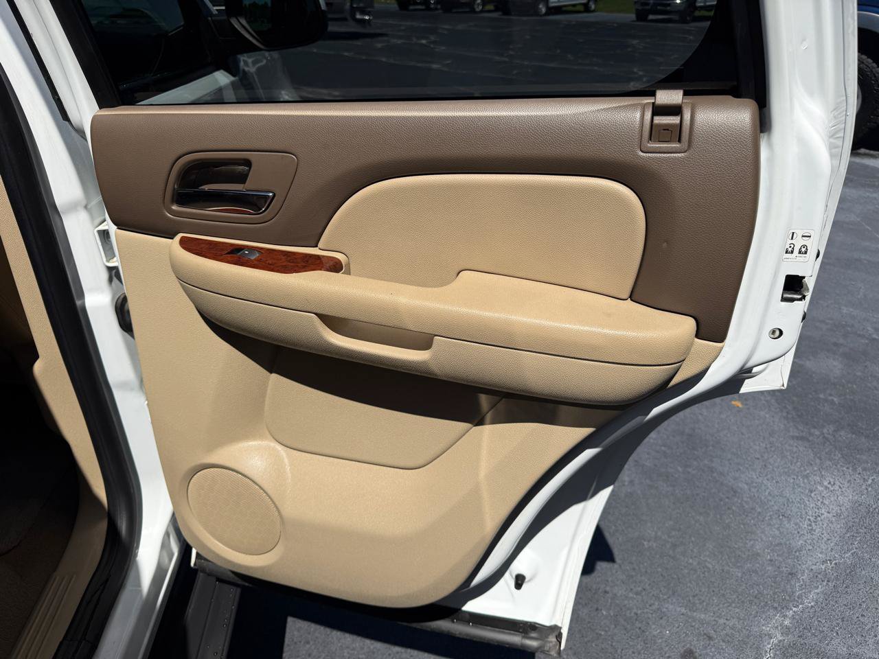 Used 2010 Chevrolet Tahoe LT w/ Luxury Package RWD image 15