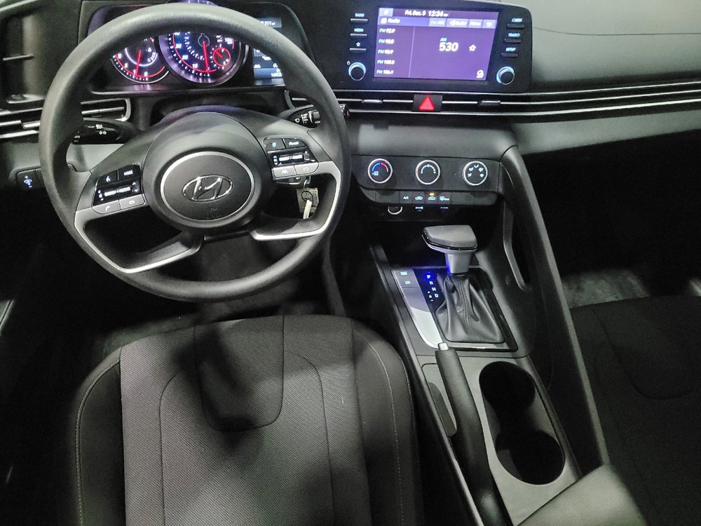 Used 2022 Hyundai Elantra SE image 22