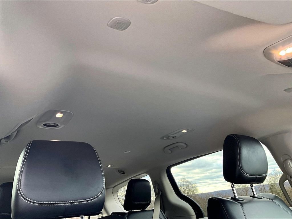 Used 2023 Chrysler Pacifica Touring-L image 20