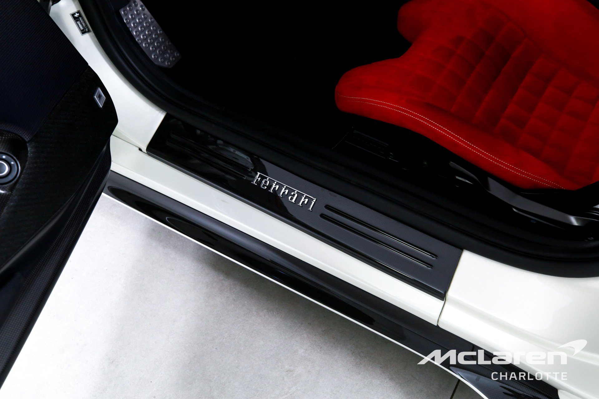 Used 2022 Ferrari 812 Competizione RWD image 17