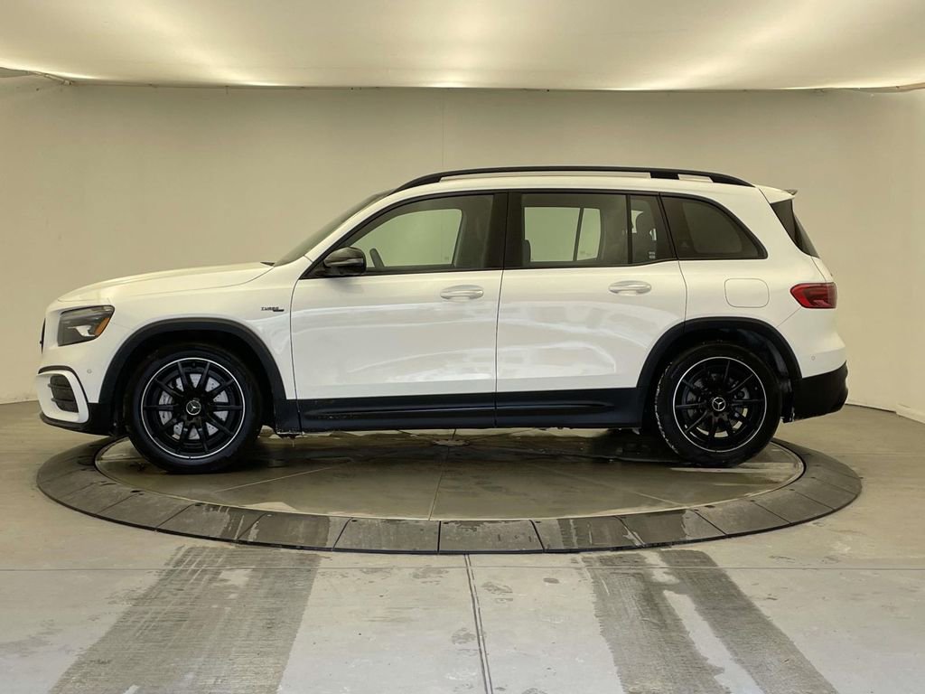 Used 2025 Mercedes-Benz GLB 35 AMG 4MATIC image 2