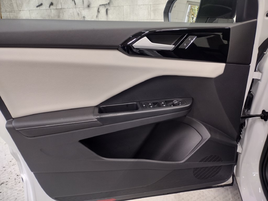 Certified 2025 Volkswagen Taos S AWD/4WD image 18