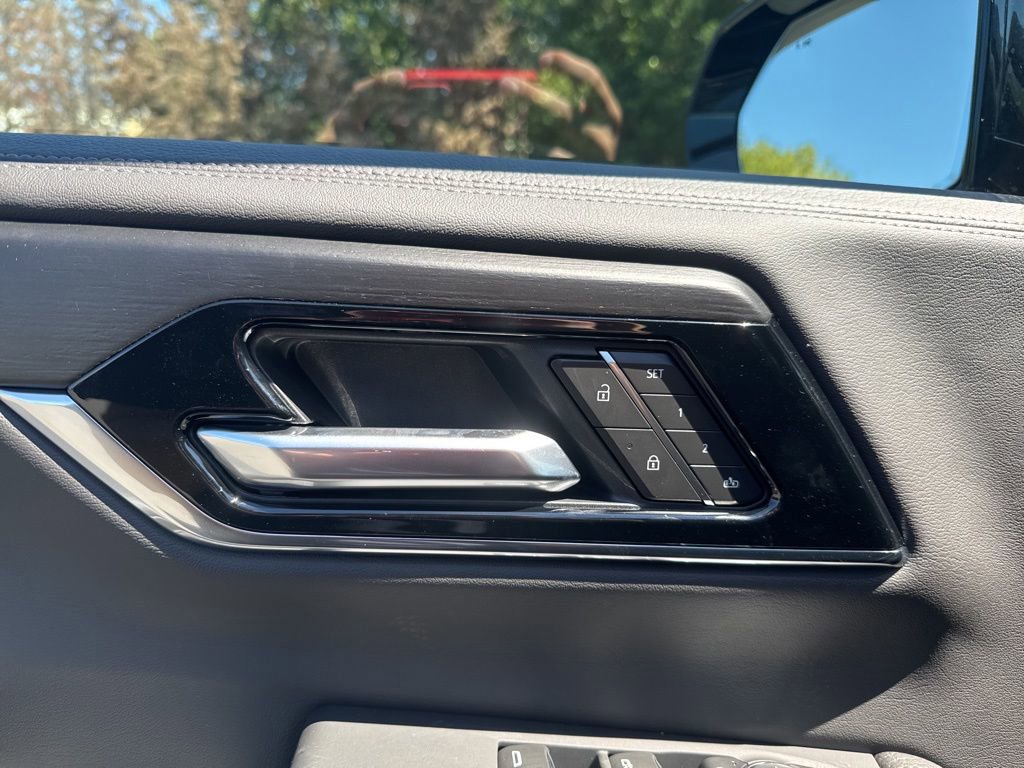 New 2025 GMC Yukon XL Denali w/ Sun & Power Step Package image 23