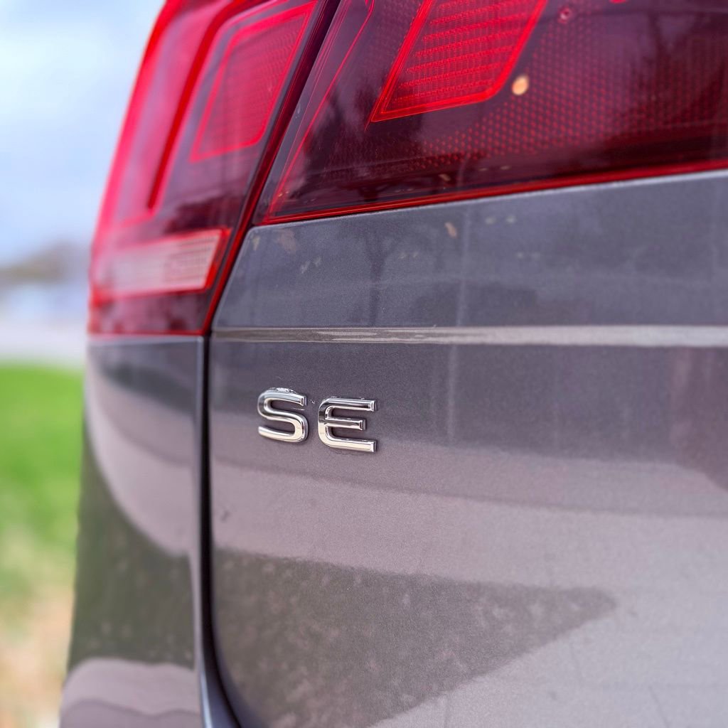 Used 2022 Volkswagen Tiguan SE R-Line image 37