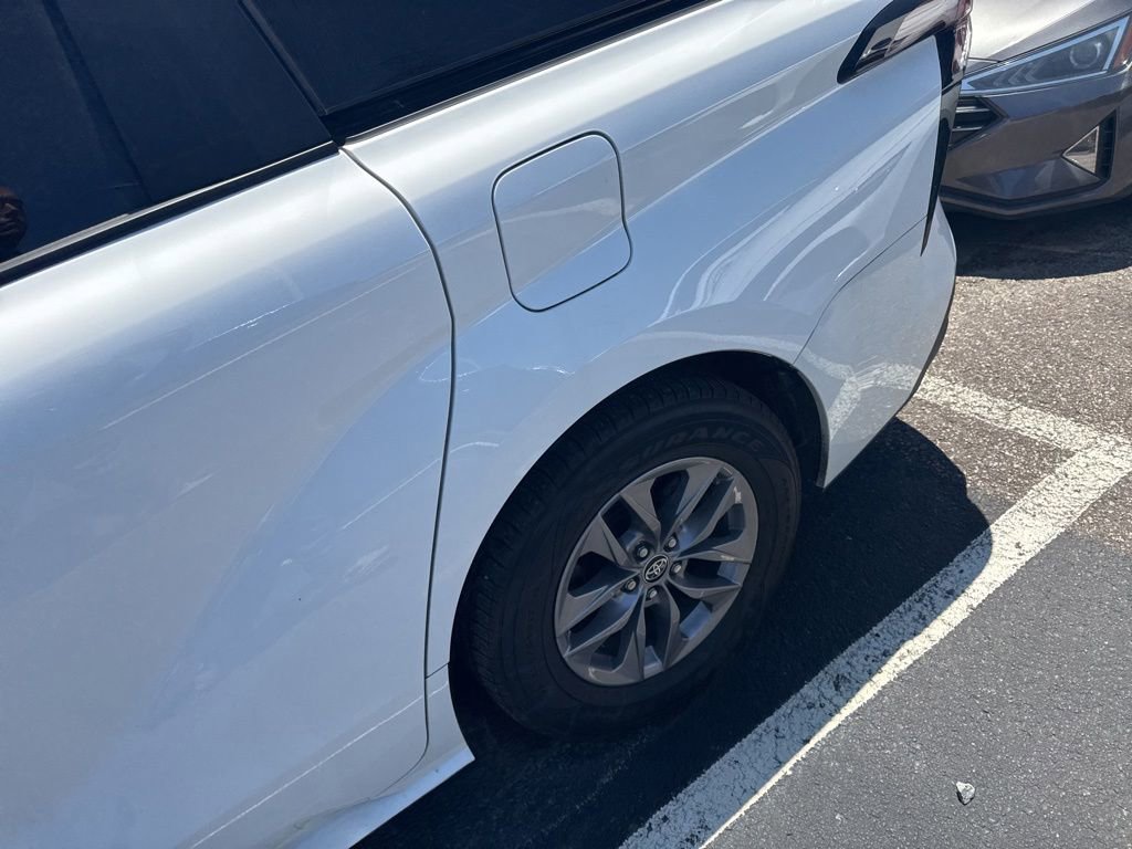 Used 2023 Toyota Sienna LE AWD/4WD image 5