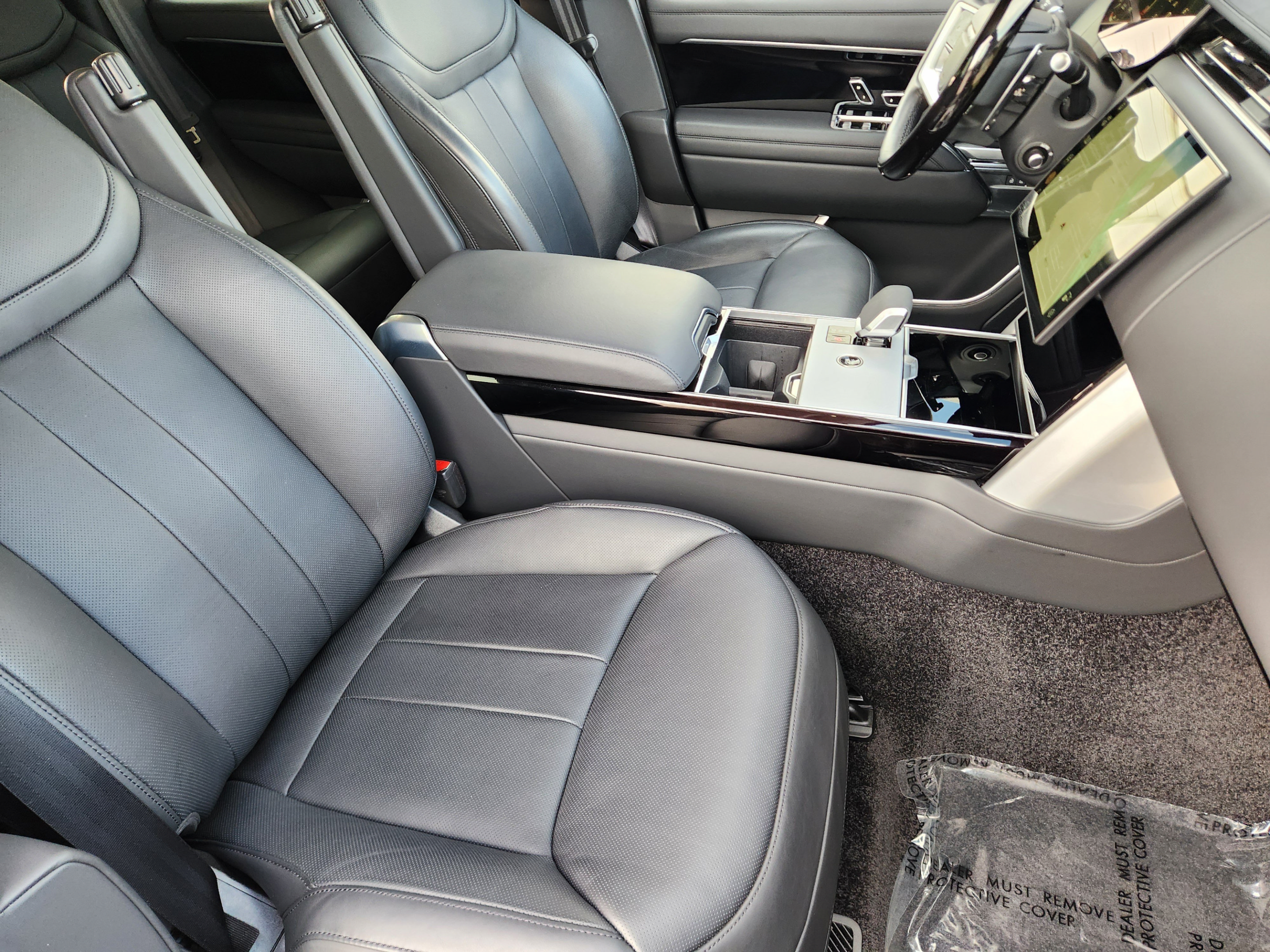 Certified 2024 Land Rover Range Rover SE AWD/4WD image 9