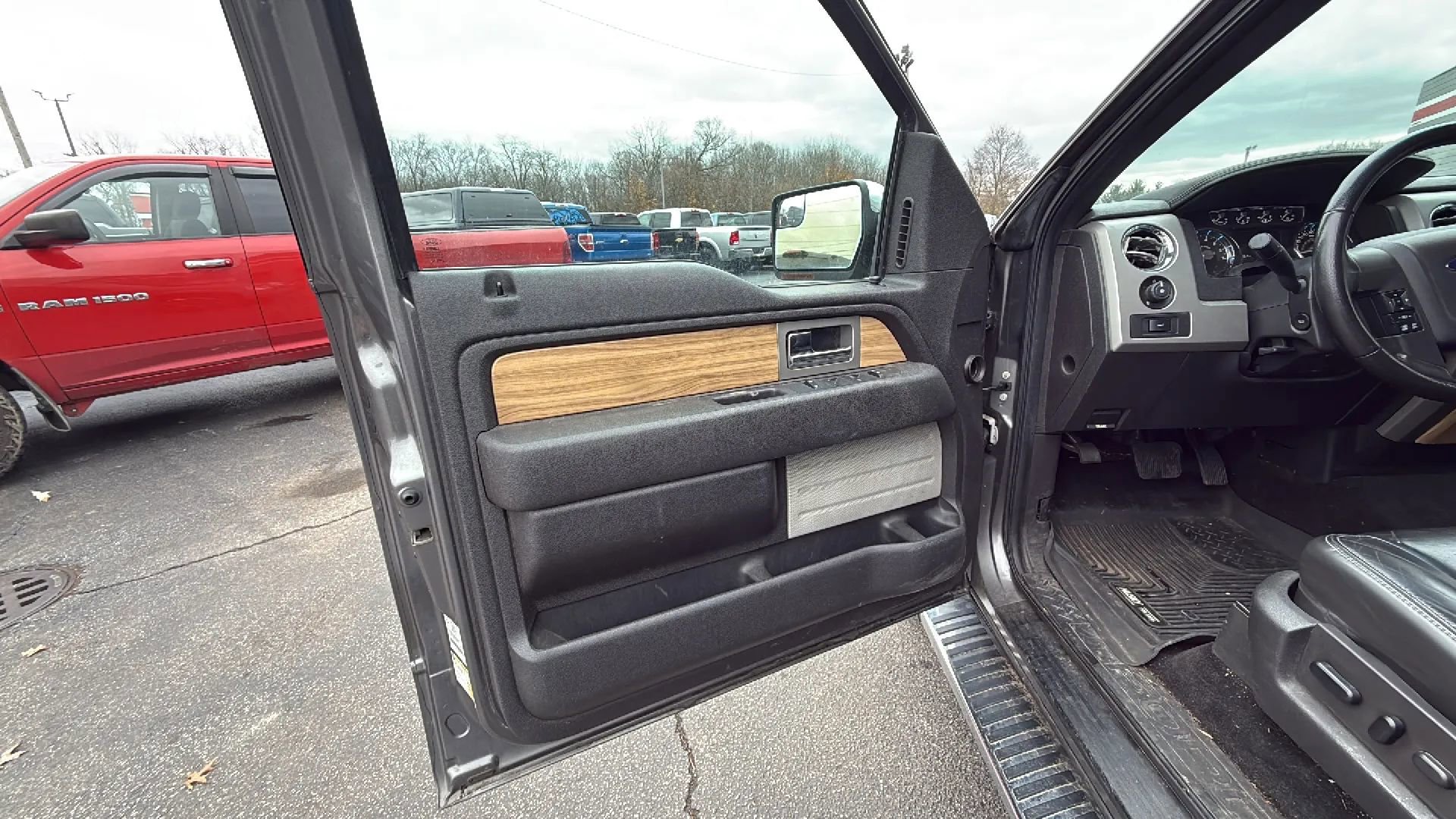 Used 2011 Ford F150 Lariat w/ Lariat Chrome Pkg image 9