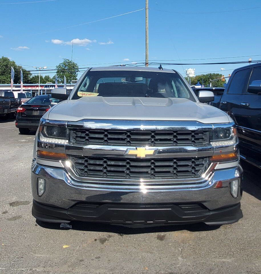 Used 2018 Chevrolet Silverado 1500 LT w/ All Star Edition image 2