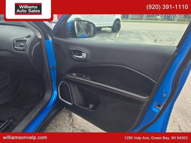 Used 2018 Jeep Compass Limited w/ Navigation Group AWD/4WD image 16