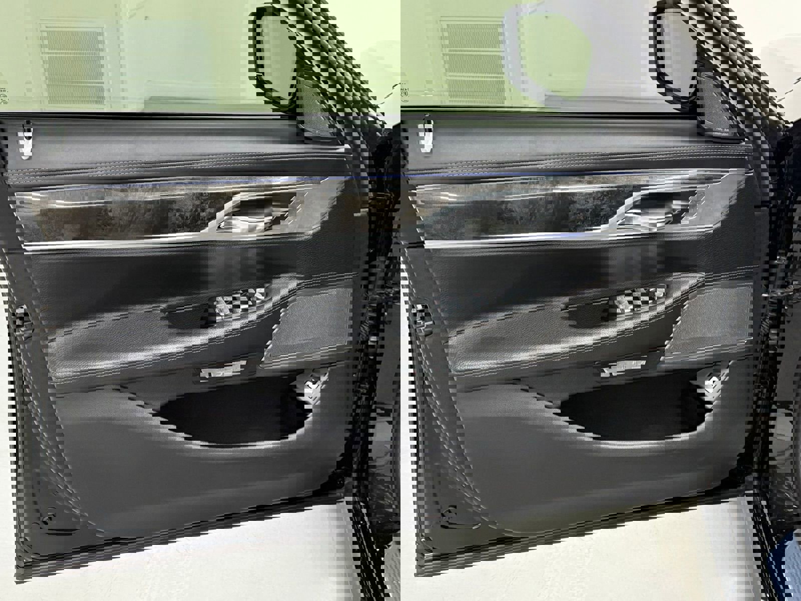 Used 2018 BMW 740e xDrive image 14