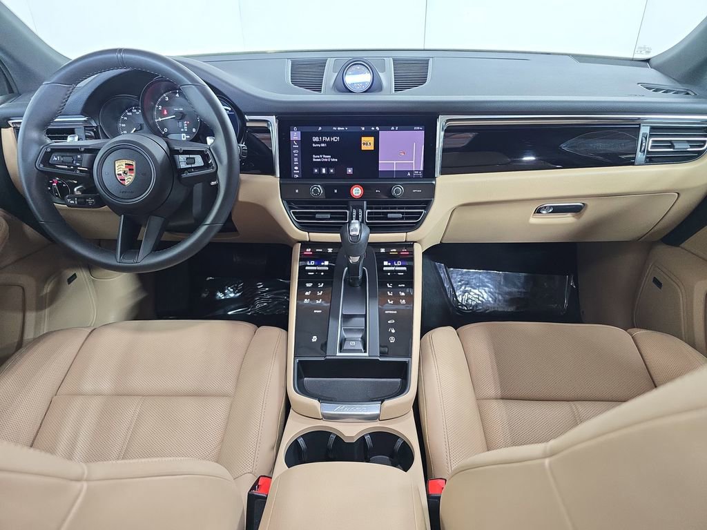 Certified 2025 Porsche Macan AWD/4WD image 13