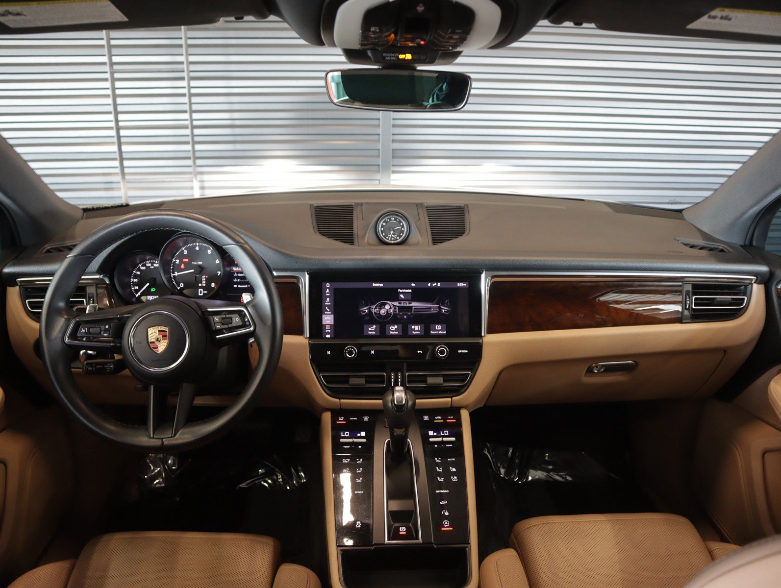 Certified 2023 Porsche Macan AWD/4WD image 15