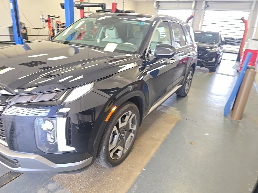 Used 2025 Hyundai Palisade Limited AWD/4WD image 2