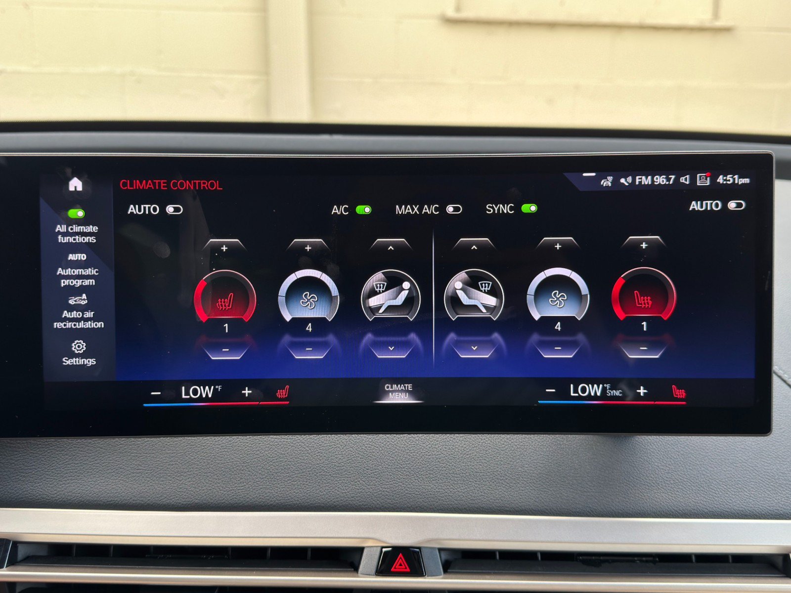 Used 2022 BMW iX xDrive50 w/ Sport Package AWD/4WD image 27