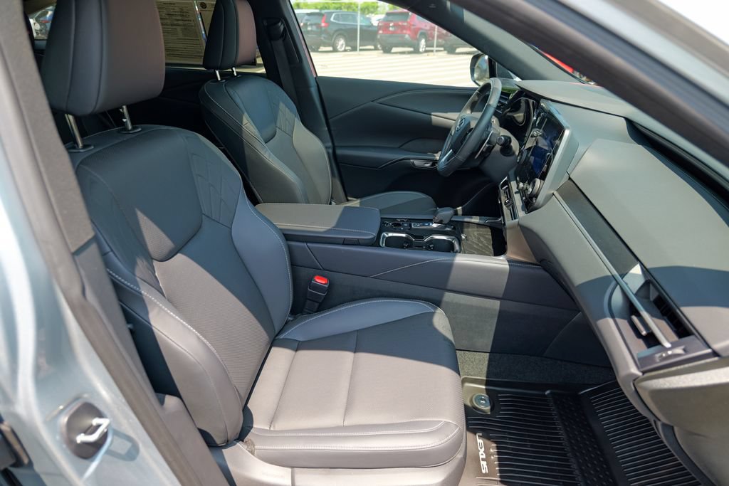 Used 2024 Lexus RX 350h w/ Accessory Package (Z1) AWD/4WD image 35