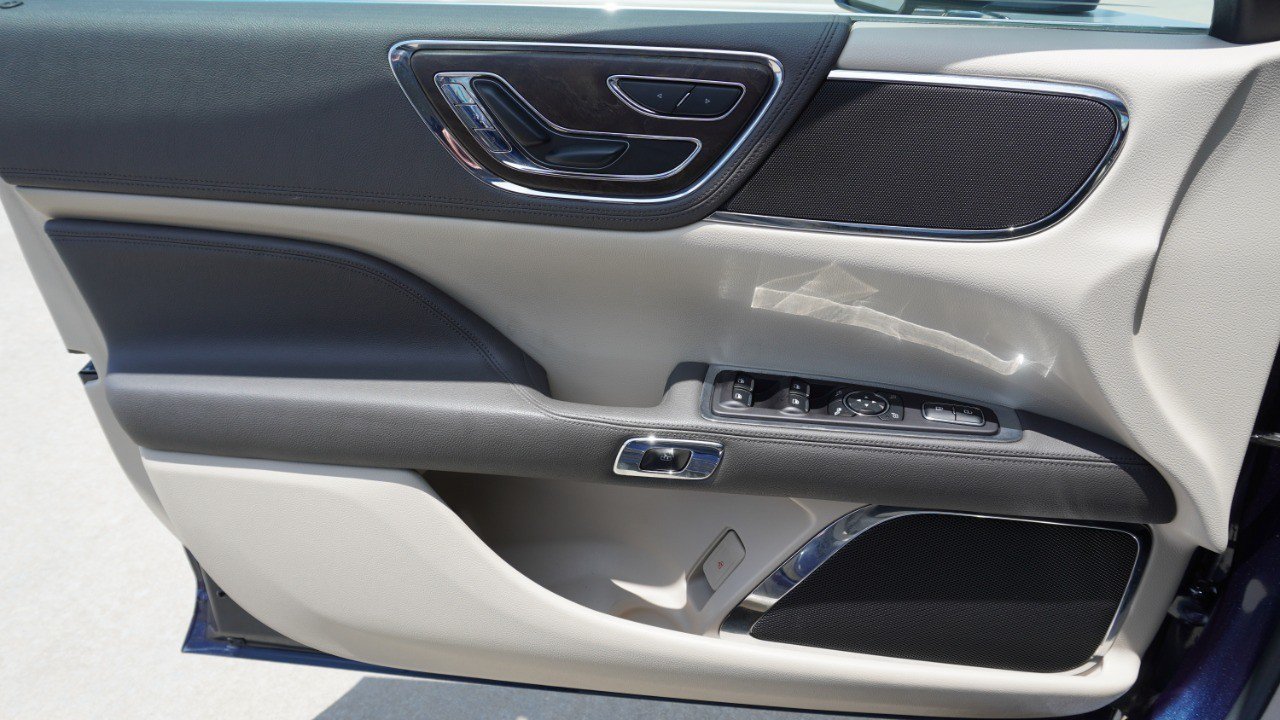 Used 2017 Lincoln Continental Select FWD image 21