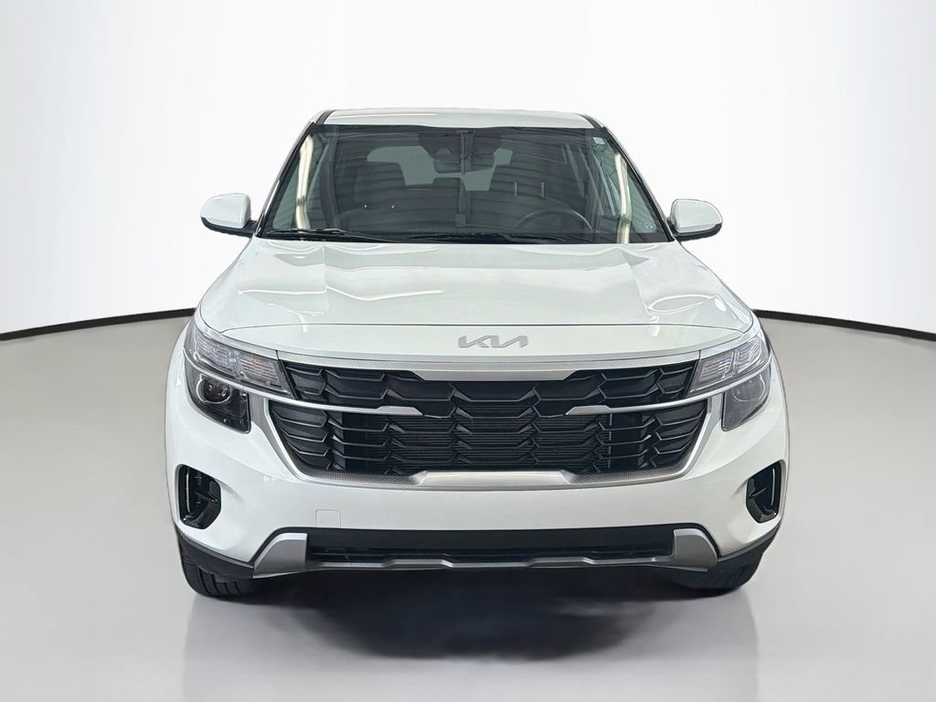 Used 2024 Kia Seltos LX AWD/4WD image 2
