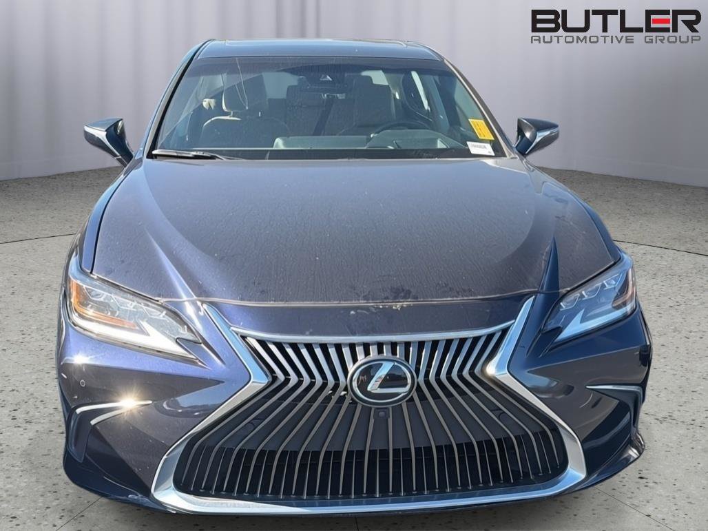 Used 2020 Lexus ES 300h Ultra Luxury w/ Accessory Package 2 FWD image 4
