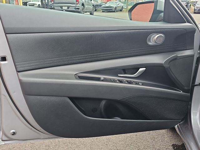 Used 2025 Hyundai Elantra SE FWD image 22