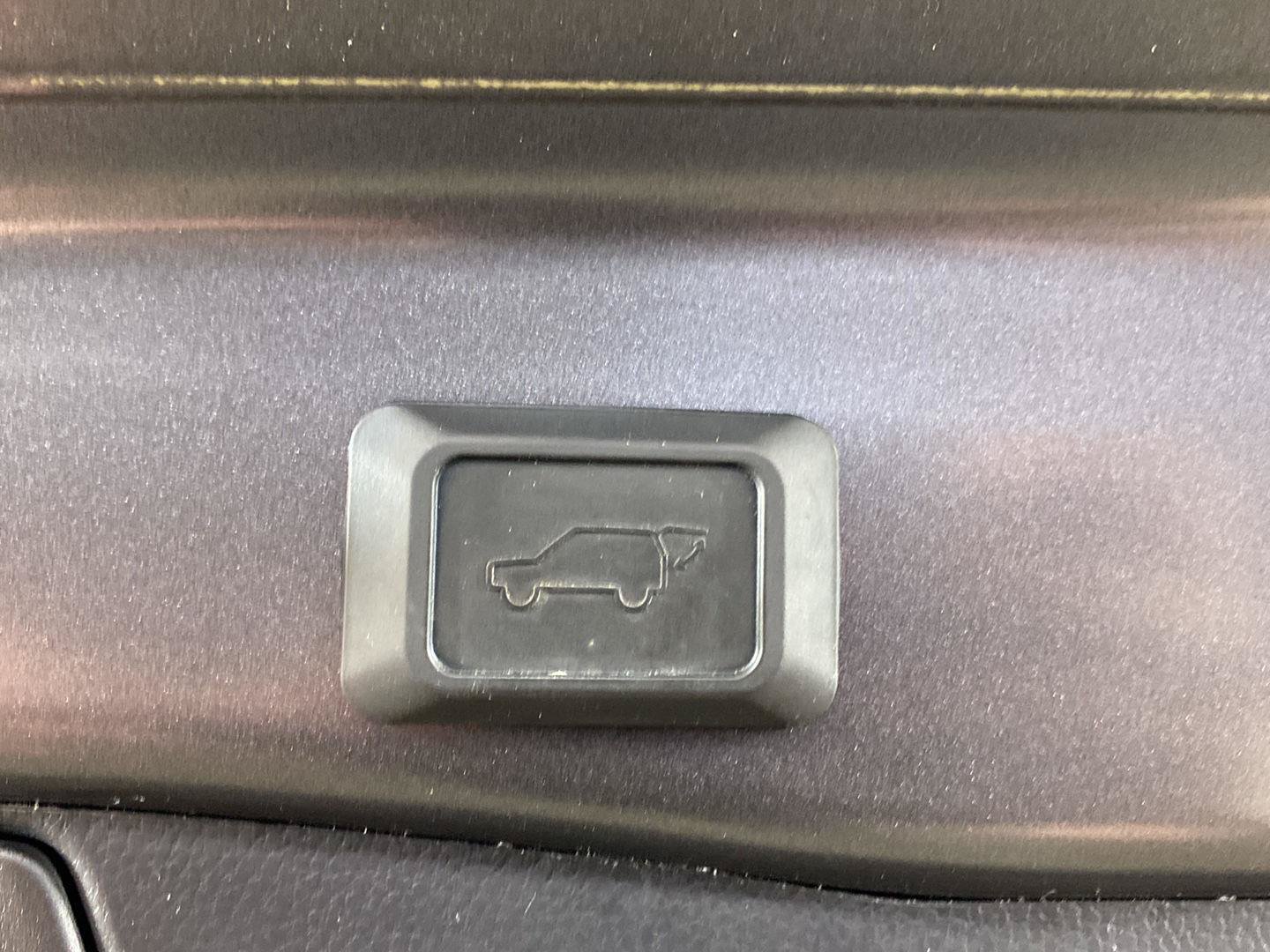 Used 2021 Toyota RAV4 XLE Premium AWD/4WD image 31